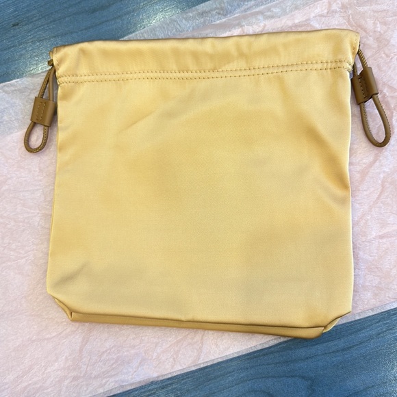 Burberry Goddess gold pouch - Picture 3 of 4